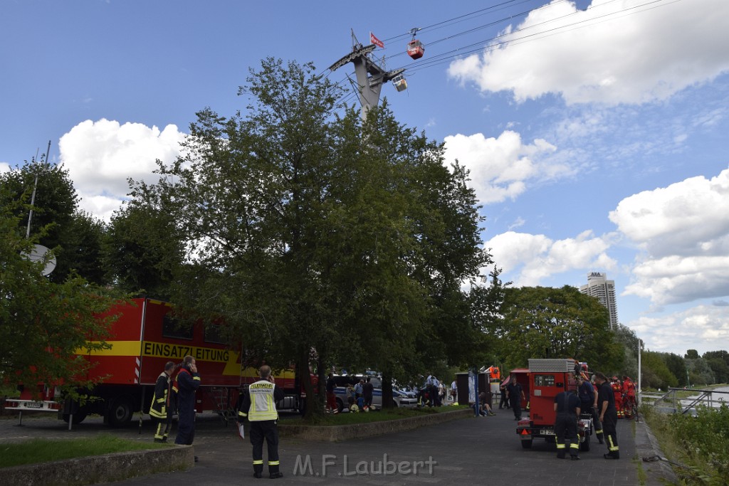 Koelner Seilbahn Gondel blieb haengen Koeln Linksrheinisch P215.JPG - Miklos Laubert